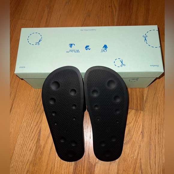 Off White Logo Flip Flops - Picture 7 of 9